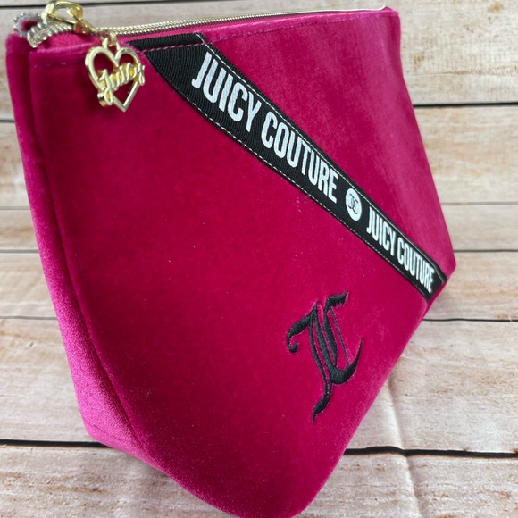 ๐ Juicy Couture Soft Velvet Cosmetic Bag - Picture 2 of 12